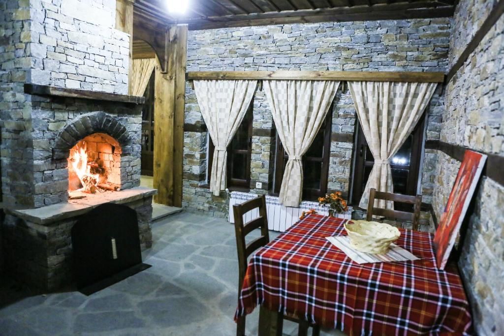 Дома для отпуска Leshtenski Rai Guest House Лештен